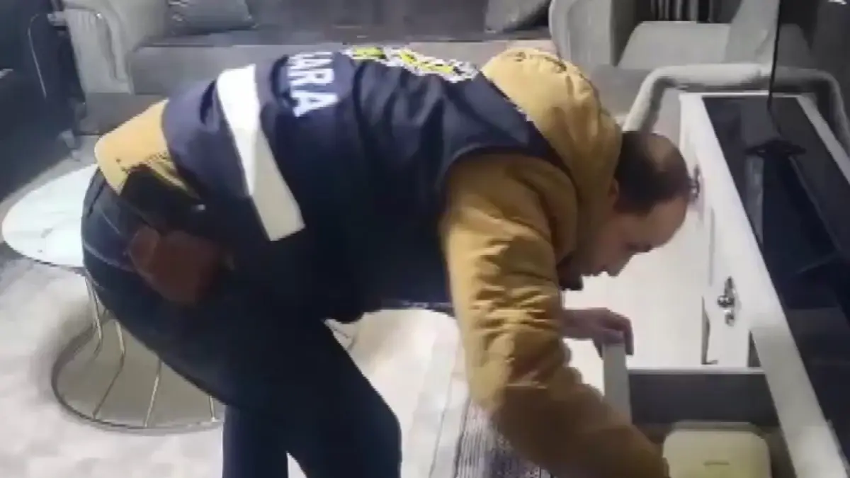 Kendilerini polis ve savcı olarak tanıtıp 15 milyon lira dolandıran şüpheliler yakalandı