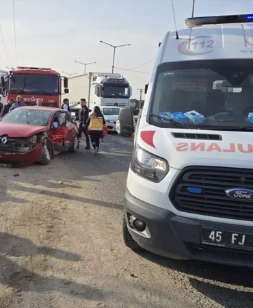 Turgutlu’da Trafik Kazası: 3 Yaralı