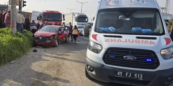 Turgutlu’da Trafik Kazası: 3 Yaralı