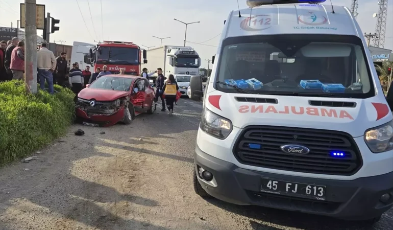 Turgutlu’da Trafik Kazası: 3 Yaralı