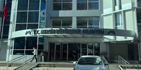 Mersin Büyükşehir Belediyesi’ne Operasyon: Özel Kalem Müdürü Doğukan Uyan Gözaltında