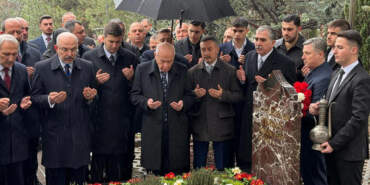 MHP Lideri Devlet Bahçeli, Alparslan Türkeş’in Kabrini Ziyaret Etti: ‘Bayram Sonrası Güçlü Türkiye’nin Adımları Atılacak’