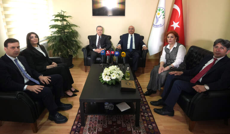 MHP ve DEM Parti Bayramlaştı: Dikkat Çeken ‘Süreç’ Mesajları ve ‘Öcalan’a Statü’ Diyaloğu