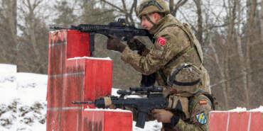 MSB de Akıma Katıldı! Türk ve İspanyol Askerlerinden Dostluk Pozu