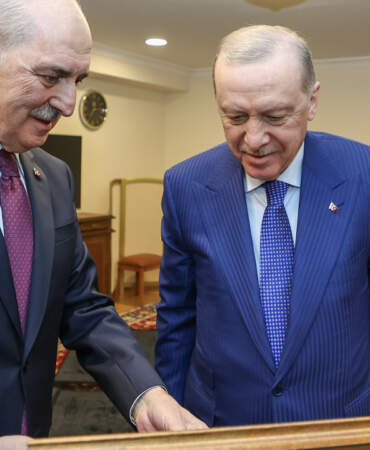 Numan Kurtulmuş’tan Cumhurbaşkanı Erdoğan’a Sırrı Süreyya Önder Fotoğrafı