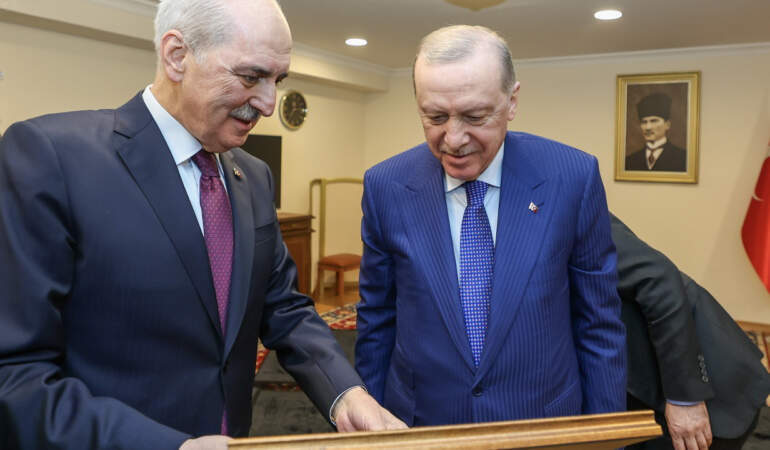 Numan Kurtulmuş’tan Cumhurbaşkanı Erdoğan’a Sırrı Süreyya Önder Fotoğrafı