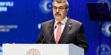 Okullarda Ara Tatil Kalkıyor mu? Bakan Yusuf Tekin Son Noktayı Koydu