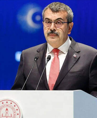 Okullarda Ara Tatil Kalkıyor mu? Bakan Yusuf Tekin Son Noktayı Koydu