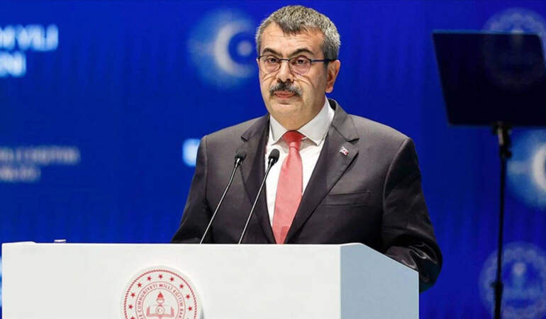 Okullarda Ara Tatil Kalkıyor mu? Bakan Yusuf Tekin Son Noktayı Koydu