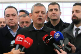Özgür Özel Bayram Namazını Memleketi Manisa’da Kıldı: ‘İran’ın Geleceğine İranlılar Karar Verecek’