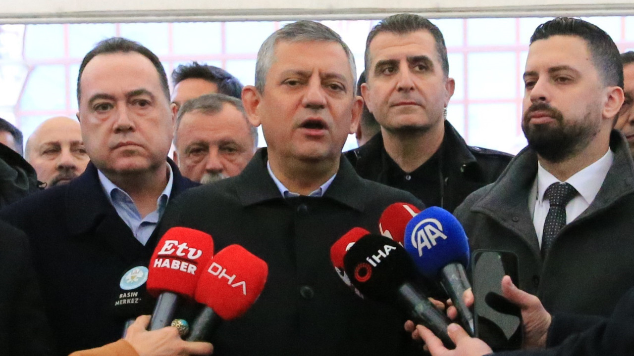 Özgür Özel Bayram Namazını Memleketi Manisa’da Kıldı: ‘İran’ın Geleceğine İranlılar Karar Verecek’