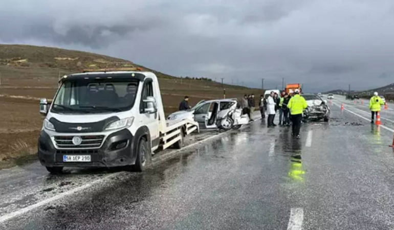 Sivas’ta Zincirleme Kaza… 1 ölü, 5 yaralı