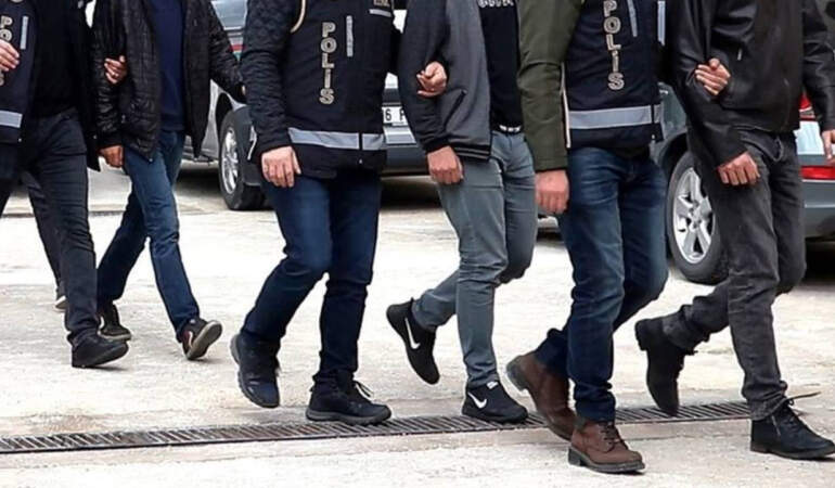 Sosyal Medyada ‘Silahlı Fotoğraf’ Paylaşan Şüphelilere Operasyon: 26 Kişi Gözaltına alındı
