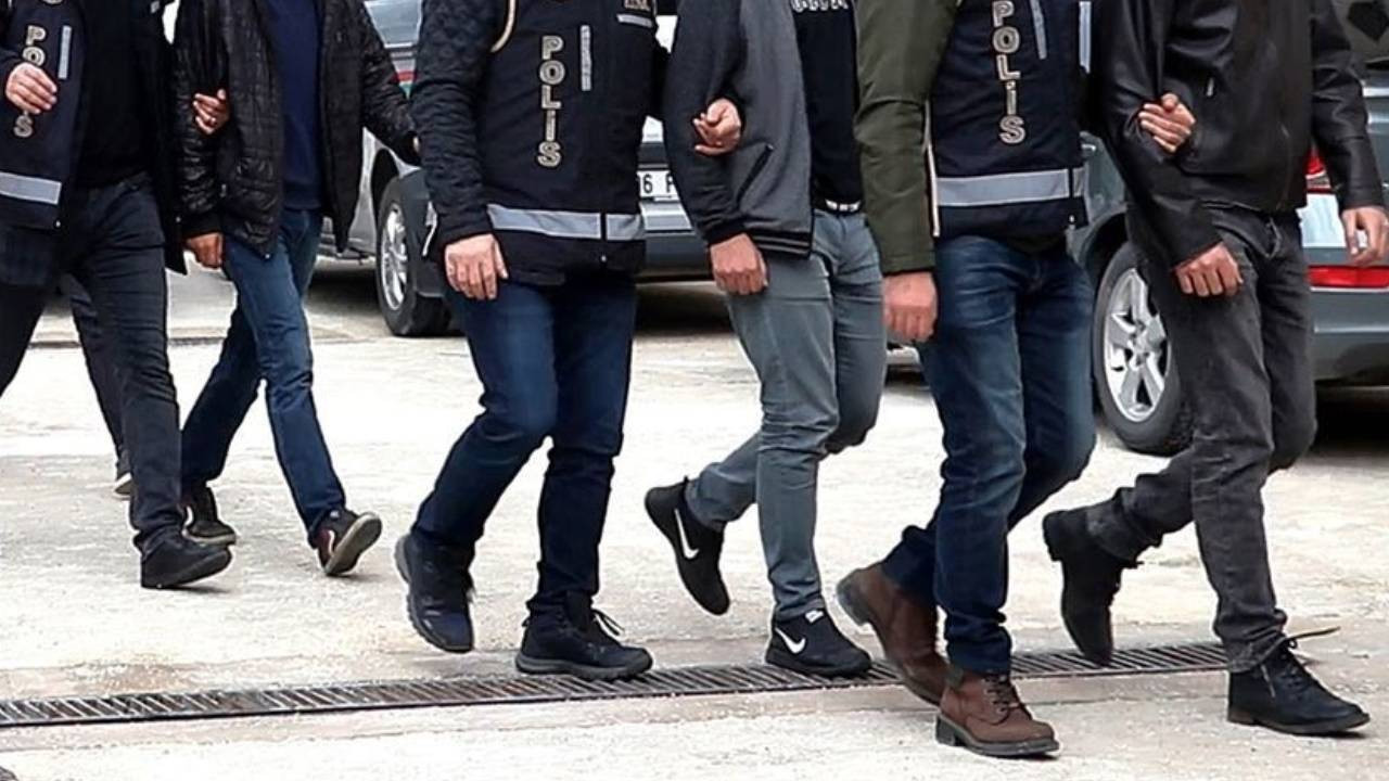 Sosyal Medyada ‘Silahlı Fotoğraf’ Paylaşan Şüphelilere Operasyon: 26 Kişi Gözaltına alındı