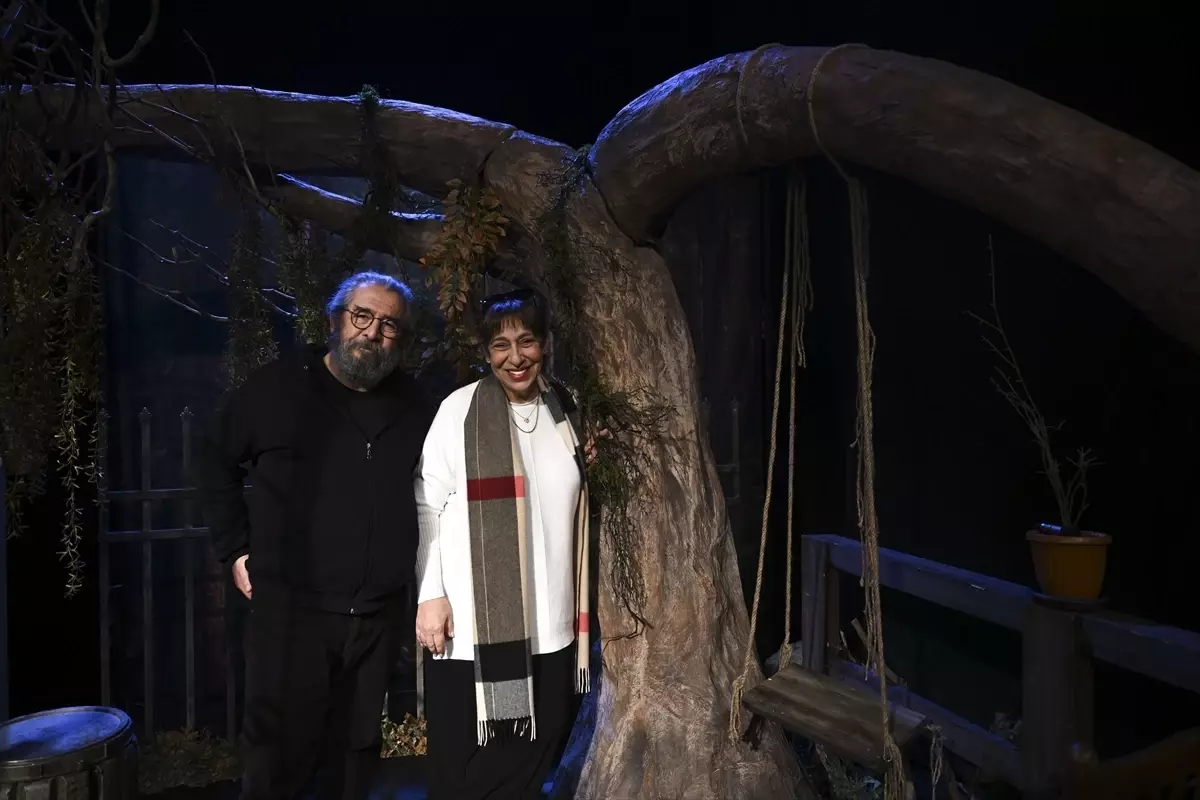 Melek Baykal ve Mehmet Atay’dan Tiyatroya Davet