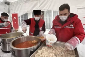 Kızılay Ramazan’da İhtiyaç Sahiplerine 500 Yemek Dağıtıyor