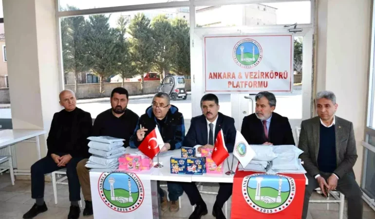Vezirköprü’deki İhtiyaç Sahibi Öğrencilere Bayram Yardımı