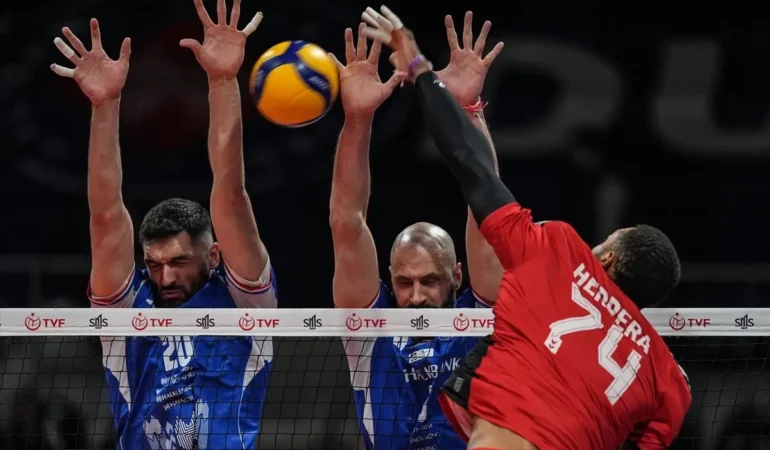 Halkbank, Spor Toto’yu 3-2 Yenerek 20. Galibiyetini Aldı