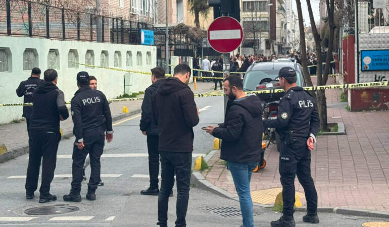 Yine ‘Boşanma Aşaması’ Yine Cinayet: İstanbul’da Bir Kadın Sokakta Yürürken Katledildi