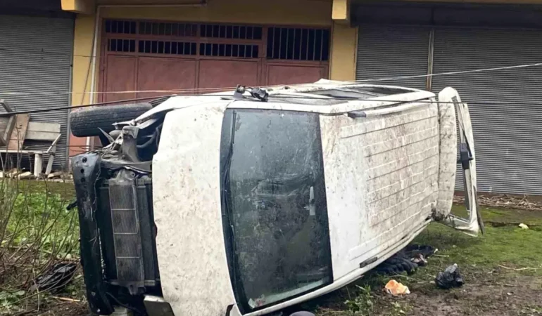 Zonguldak’ta Minibüs Devrildi: 4 Yaralı