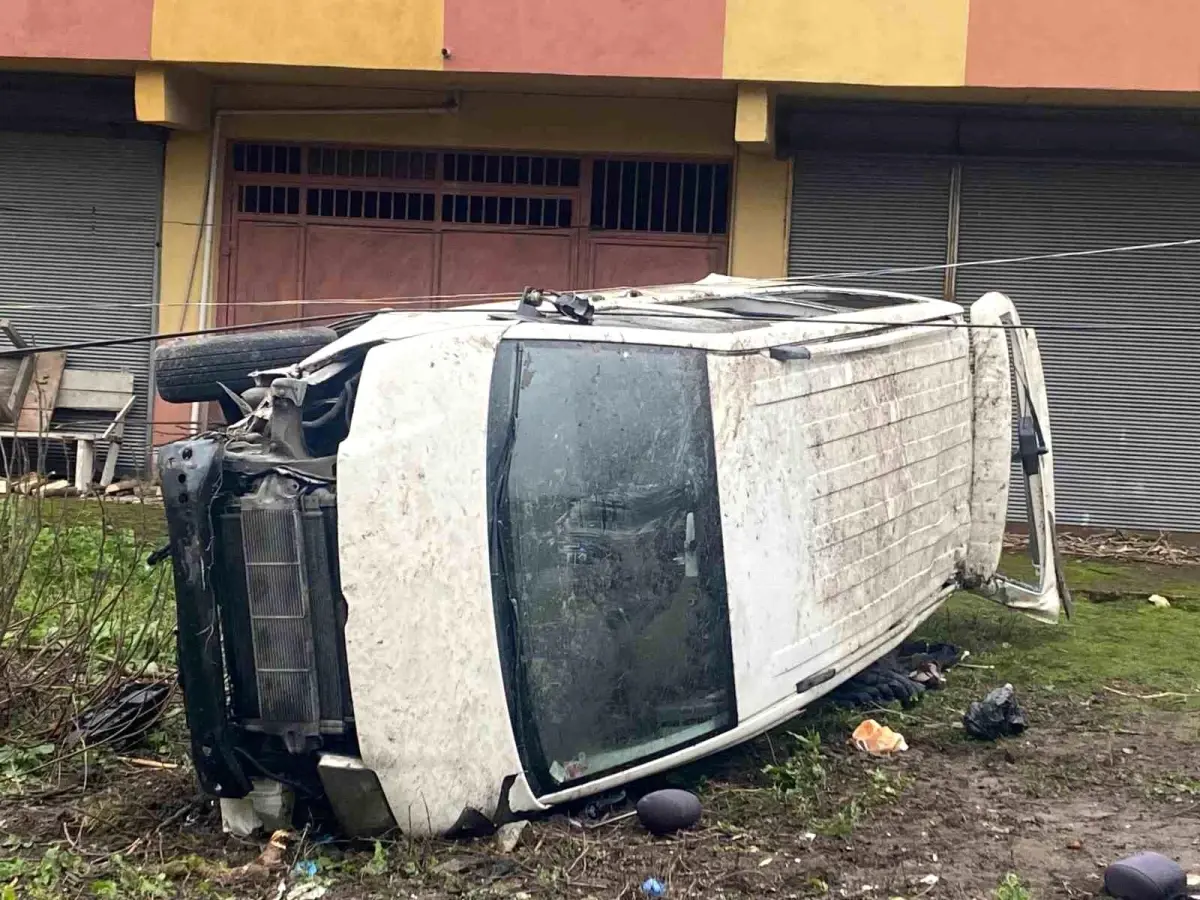 Zonguldak’ta Minibüs Devrildi: 4 Yaralı