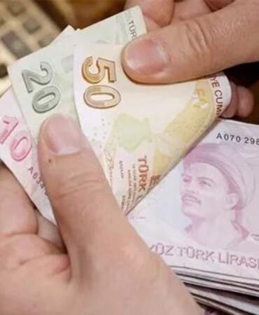 DİSK-AR: Asgari ücret yılın üçüncü ayında 2.819 TL kaybetti
