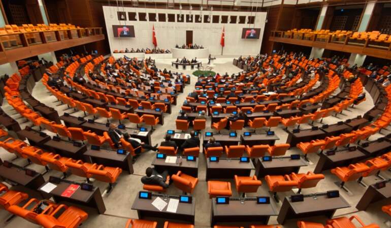 TBMM gündeminde okul saldırıları var: Komisyon kurulacak