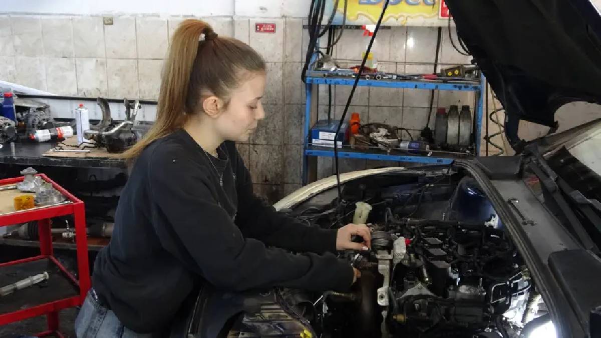 17 yaşında sanayinin aranan ismi oldu! Otomobillere ilgisi meslek tercihini şekillendirdi