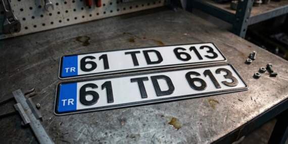 Trafikte ‘APP plaka’ dönemi kapandı: Denetimler ve 140 bin TL’lik cezalar başlıyor