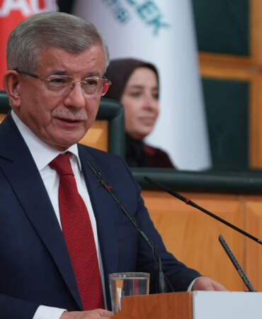 Davutoğlu’ndan iktidara ekonomi uyarısı: Şirketlerimiz sudan ucuz hale geldi