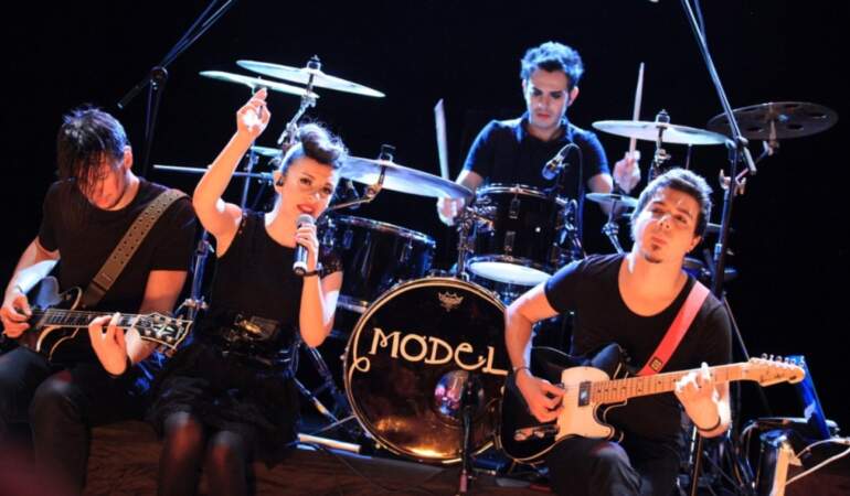 Model, 10 yıl aradan sonra yeniden sahnede