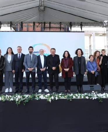 Mutluluğun Bienali kapılarını açtı