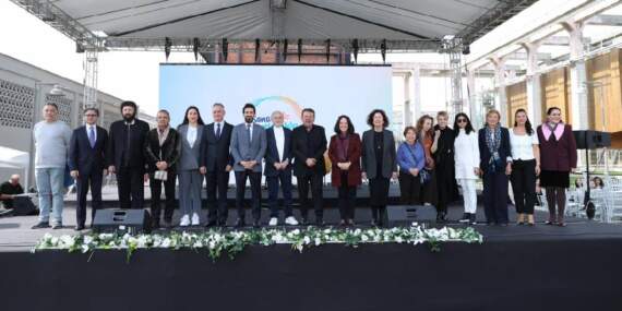 Mutluluğun Bienali kapılarını açtı