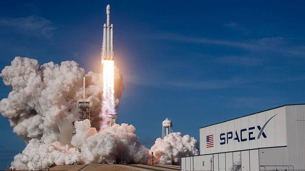 SpaceX’ten tarihi hamle: 1,75 trilyon dolarlık değerleme ile halka arz yolunda