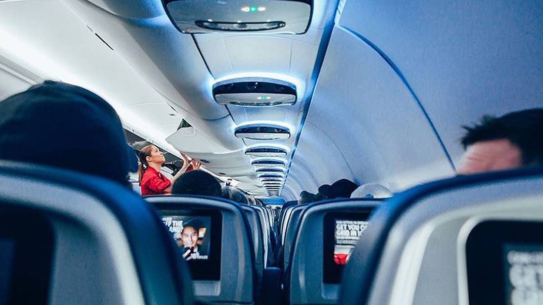 Uçakta şaka yapan yolcu cezaevine girecek: Mahkemeden emsal karar