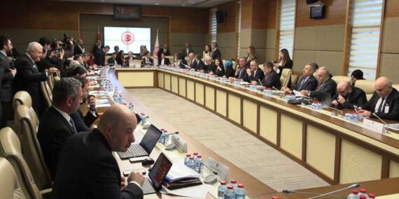 Sosyal medya ve doğum izni düzenlemesi: Komisyonda görüşmeler başladı