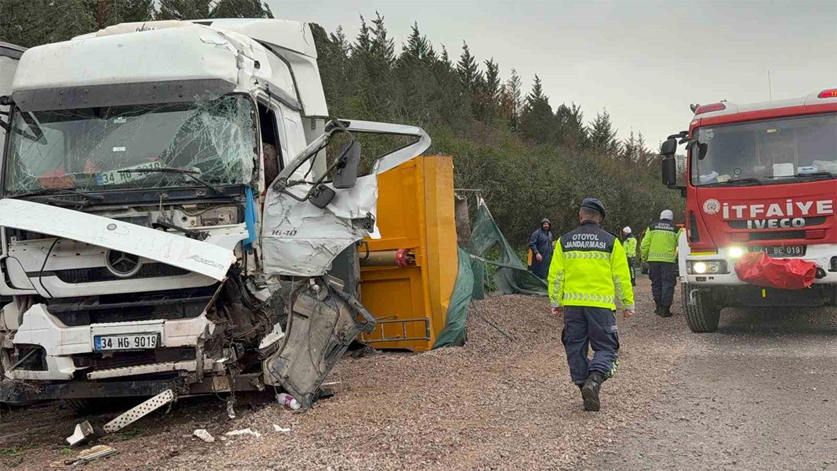TEM’de zincirleme kaza! 2 ölü: Ankara istikameti kapandı