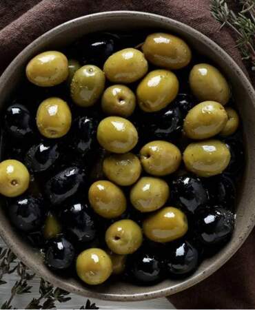 Siyah zeytin mi daha yararlı yoksa yeşil zeytin mi? En sağlıklı tercih belli oldu