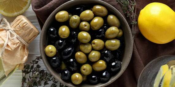 Siyah zeytin mi daha yararlı yoksa yeşil zeytin mi? En sağlıklı tercih belli oldu