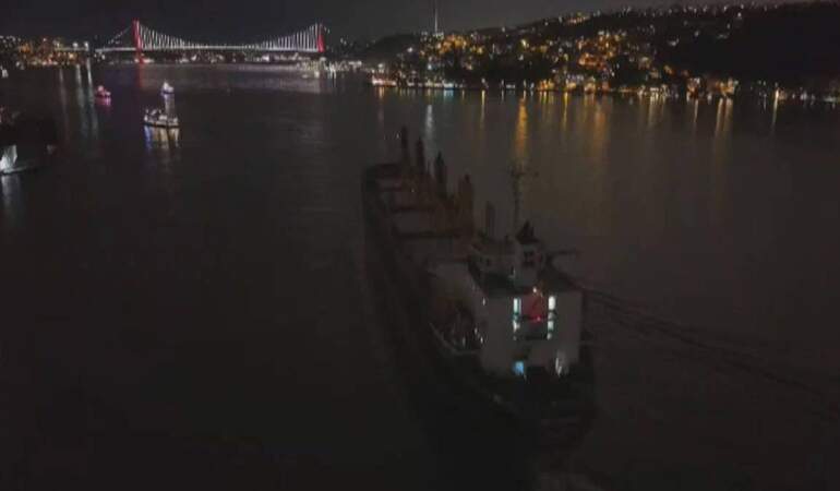 İstanbul Boğazı’nda gemi arızası: Trafik çift yönlü askıya alındı
