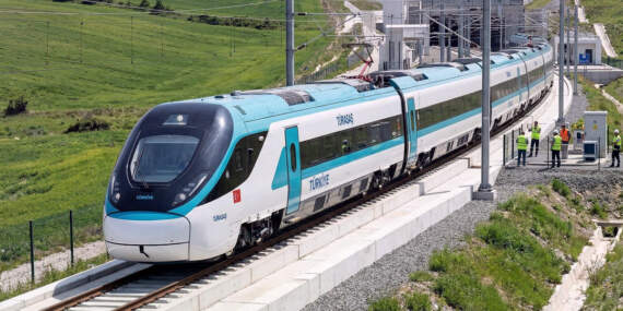 Türkiye’de demiryolu yatırımları son durum nedir? Hızlı tren hattı kaç kilometre oldu? 3.000 personel gece gündüz çalışıyor