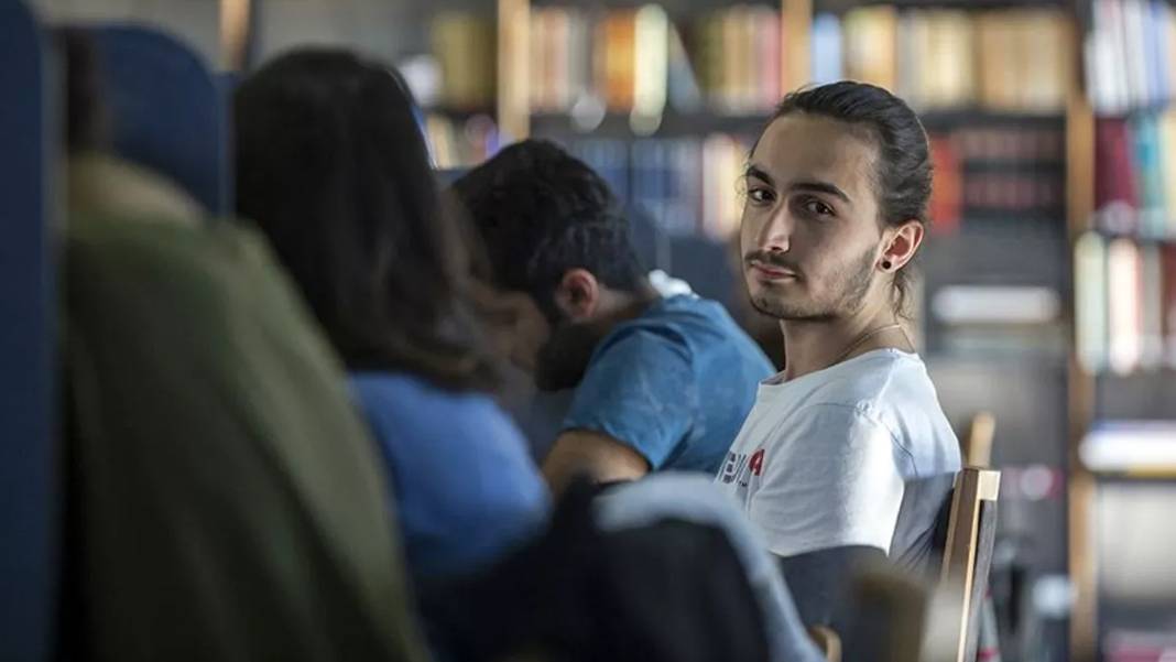 Hayaller yerini hayatta kalma mücadelesine bıraktı: Gençlerin yüzde 84’ü kendi ülkesinde “yabancı” kalıyor