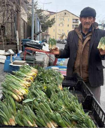 Mevsimi geldi tezgahtaki yerini aldı! Hakkari’de bolca satılıyor, şifası saymakla bitmiyor