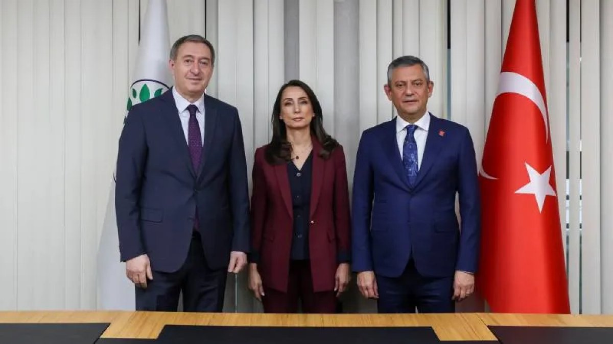 Özgür Özel, DEM Parti’yi ziyaret etti