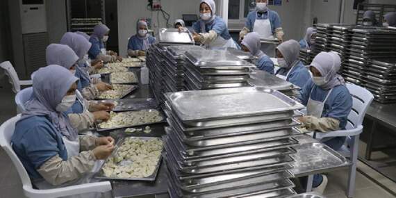 100 kadına istihdam sağladığı imalathanesinde günde 4,5 ton üretim yapılıyor: Zincir marketler kapış kapış alıyor