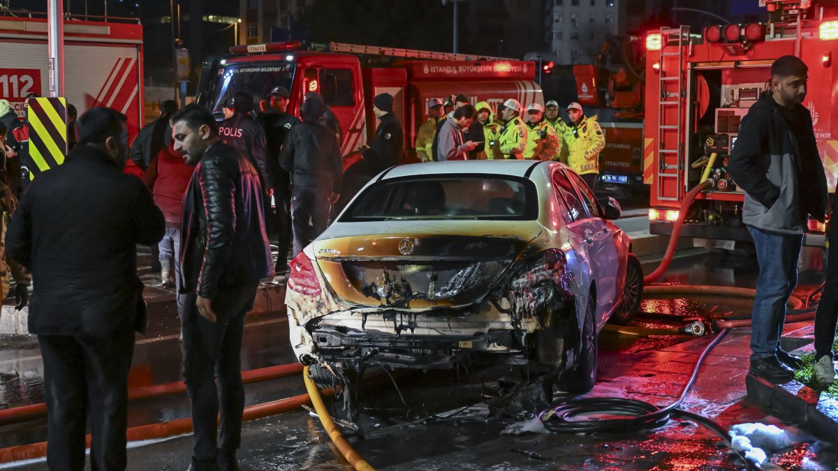 İstanbul’da dehşet görüntüleri: Araçları ateşe verdiler, sahibinin villasına saldırdılar