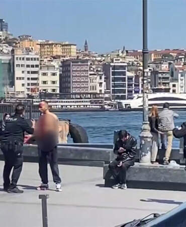 Sirkeci’de dehşete düşüren olay! Döner bıçağıyla kendini yaraladı