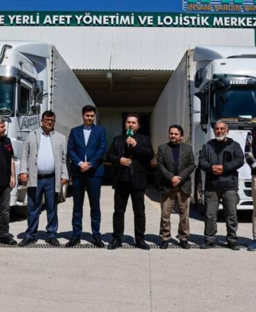 Türkiye’den İran’a 5 tır insani yardım