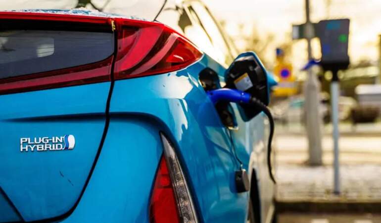 Pazarın yarısı artık ‘yeni nesil’: Satılan her iki otomobilden biri elektrikli veya hibrit