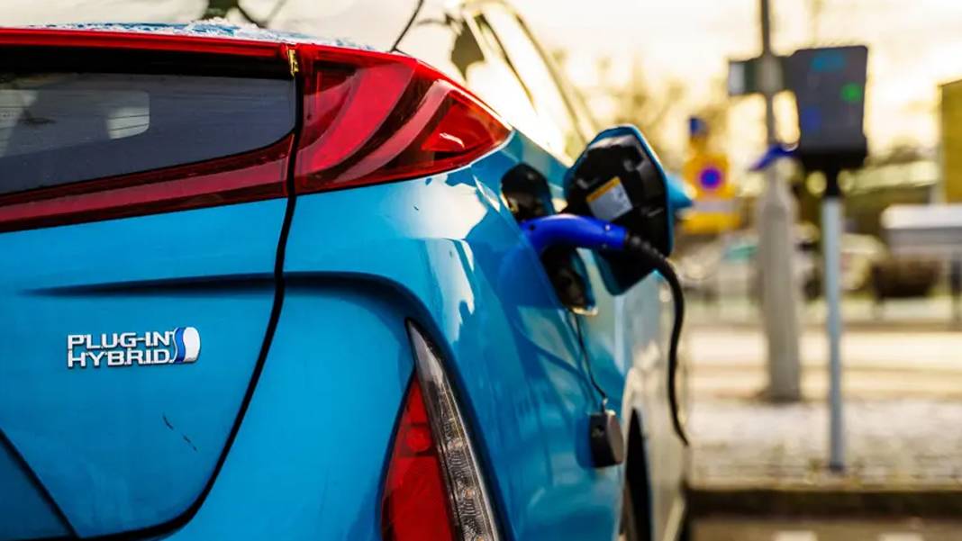 Pazarın yarısı artık ‘yeni nesil’: Satılan her iki otomobilden biri elektrikli veya hibrit
